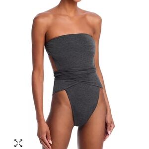 Norma Kamali Diaper Mio
Strapless Swimsuit new 🆕